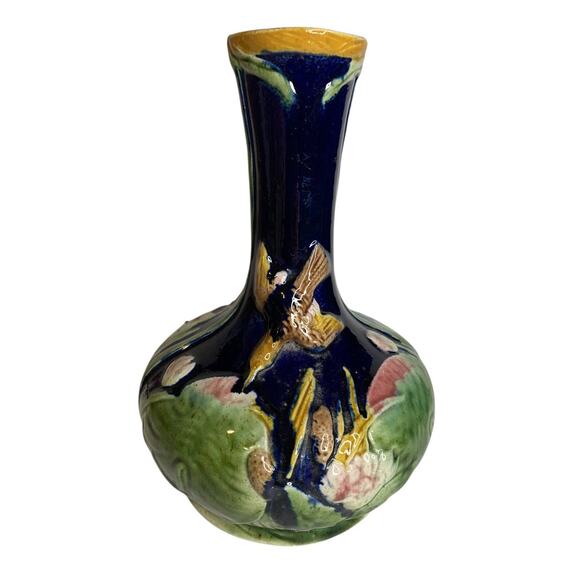 Antique Majolica Hummingbird Vase 8.5 Inch Cobalt Chips - Picture 2 of 11
